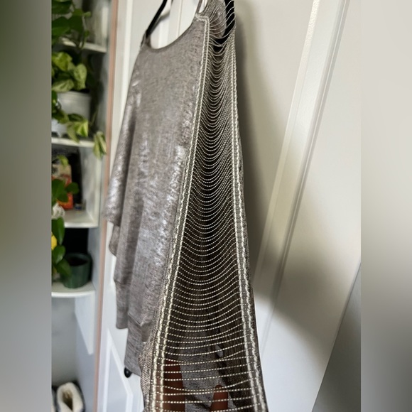 Women’s Silver Top - Picture 3 of 6